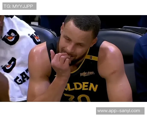 波杰与库里携手迎来第三年默契加深与巴特勒的配合日益成熟 波杰与库里携手迎来第三年默契加深与巴特勒的配合日益成熟