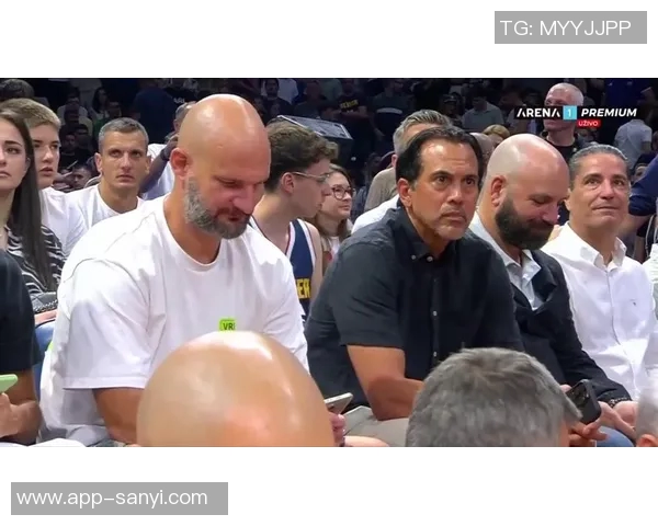 约维奇半场表现亮眼6投3中罚球全中贡献10分外加3篮板2助攻1盖帽