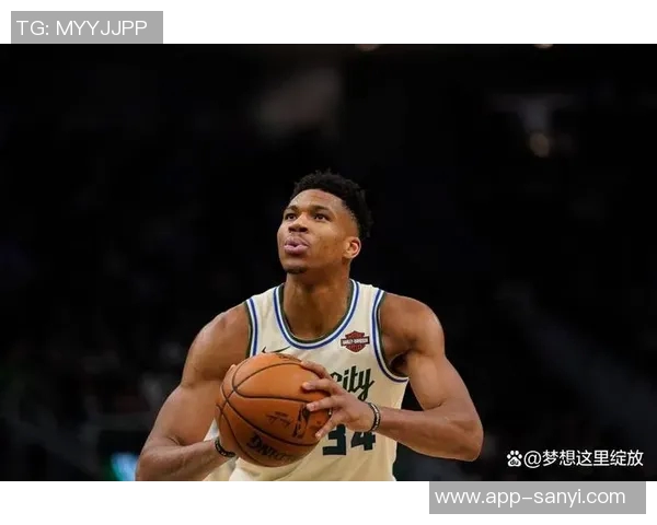 字母哥新赛季定妆照展现强大肌肉压迫感迎接生涯第13个赛季的挑战