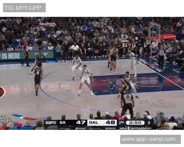 2米26控卫文班亚马展现全能球技助攻队友三分球精彩瞬间 2米26控卫文班亚马展现全能球技助攻队友三分球精彩瞬间