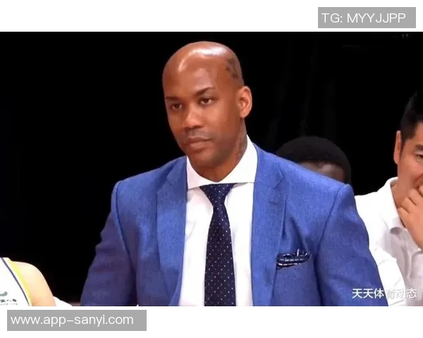 比尔西蒙斯看好黄蜂前景期待三球表现提升赢得球迷信任 比尔西蒙斯看好黄蜂前景期待三球表现提升赢得球迷信任