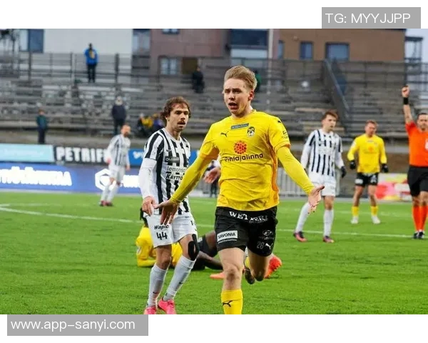 阿拉木图凯拉特门将母亲因年轻外貌走红球迷误以为是姐弟关系 阿拉木图凯拉特门将母亲因年轻外貌走红球迷误以为是姐弟关系