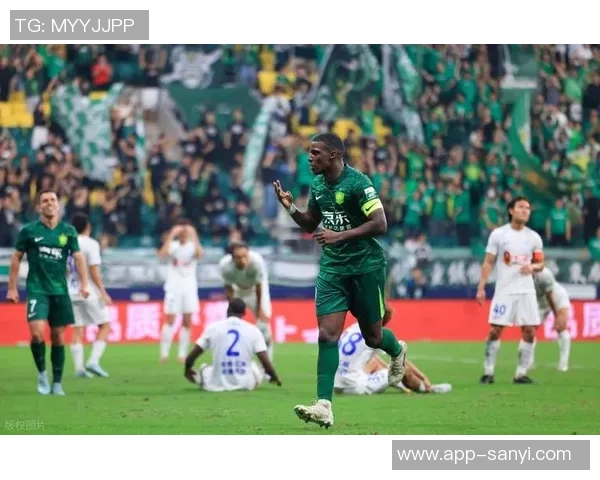 21371名球迷齐聚工体见证国安与大埔精彩对决热情高涨气氛火爆